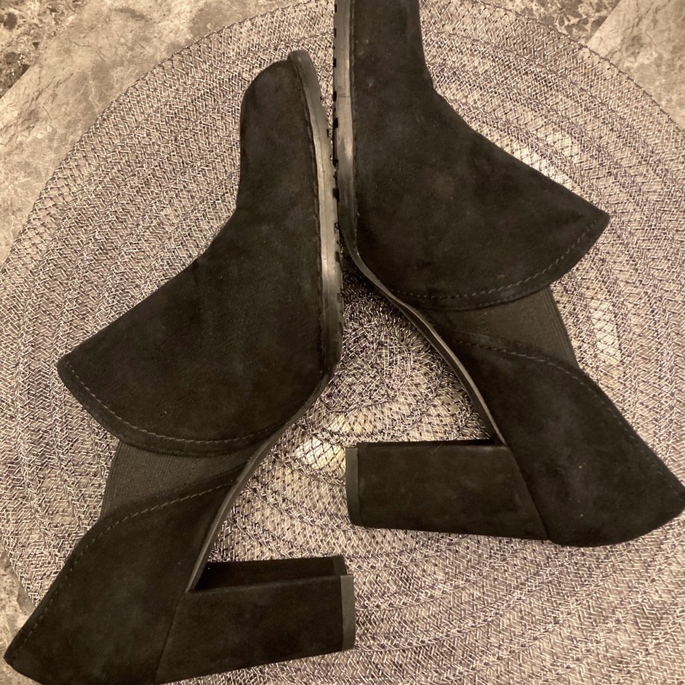 Stuart Weitzman Black Chunky Heel Suede Pump Spain Career Event Woman Size 8.5 - Picture 9 of 12